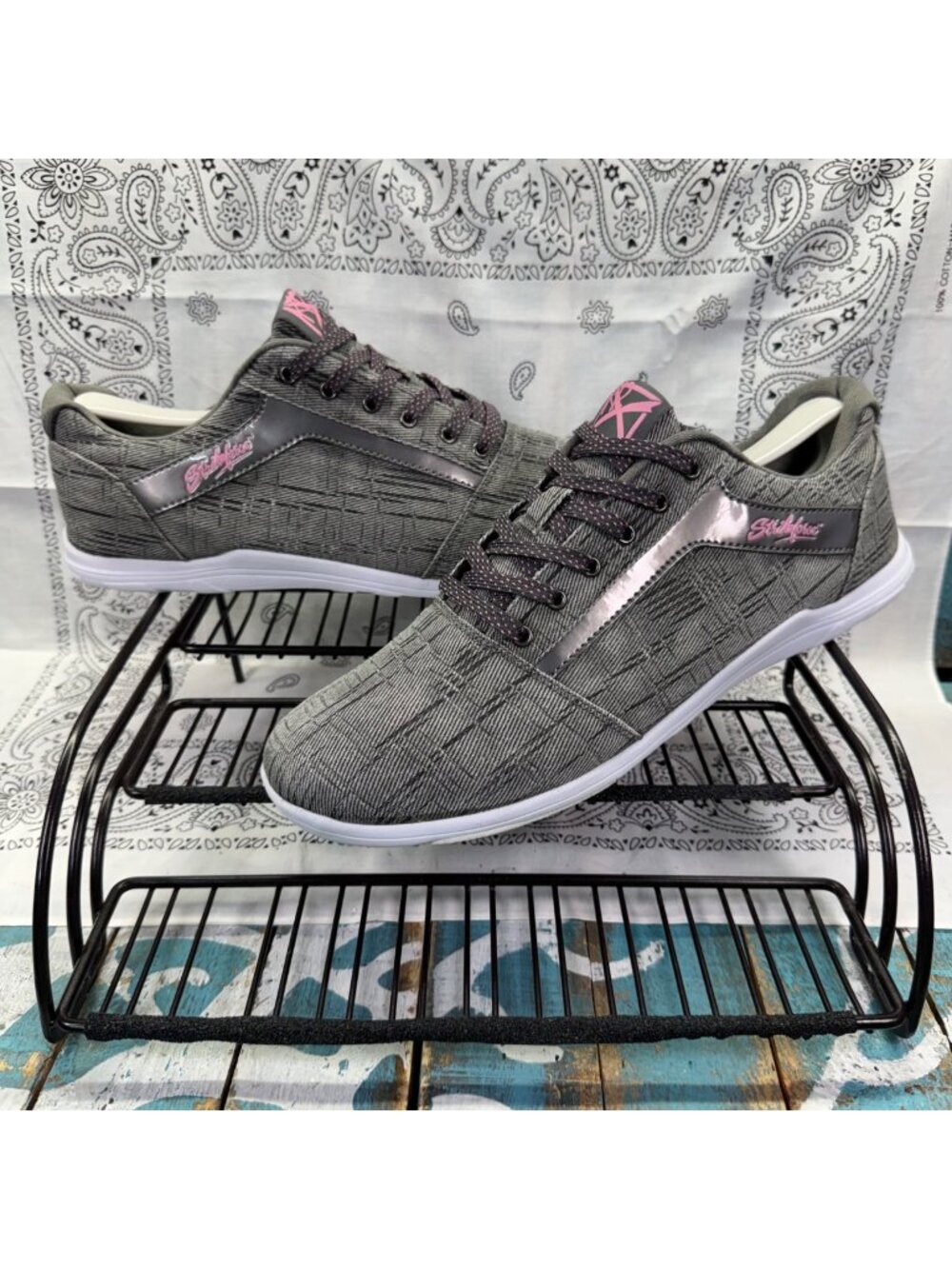 KR Strikeforce Nova Lite Women's Ash Gray Pink Bowling Shoes Sz 11/EU 41